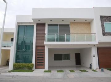 Casa · 360m² · 4 Recámaras · 2 Estacionamientos · Casa Exclusiva en Los Mejores Fraccionamientos Privados de Durango. Fracc El Lago - (4)