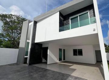 Casa · 232m² · 3 Recámaras · 2 Estacionamientos · Casa en Venta