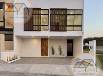 Casa · 268m² · 3 Recámaras · 2 Estacionamientos · Casa en Venta en Lomas del Dorado