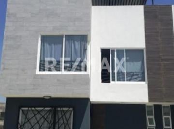 Casa · 150m² · 3 Recámaras · 2 Estacionamientos · Casa en Venta - (4)