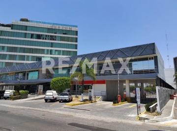 Local comercial · 142m² · 8 Estacionamientos · Local en Renta - (4)