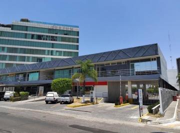 Local comercial · 142m² · 8 Estacionamientos · Local en Renta - (4)