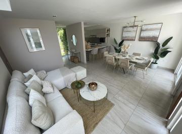 Casa · 120m² · 3 Recámaras · 2 Estacionamientos · Casa de Entrega Inmediata Al Sur / Modelo Navarra