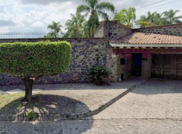 Casa de 6 habitaciones, Cuernavaca · Residencia con Alberca en Venta de Remate en Cuernavaca