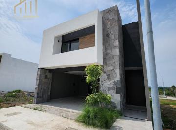 Casa · 225m² · 3 Recámaras · 2 Estacionamientos · Casa en Fraccionamiento Lomas del Dorado