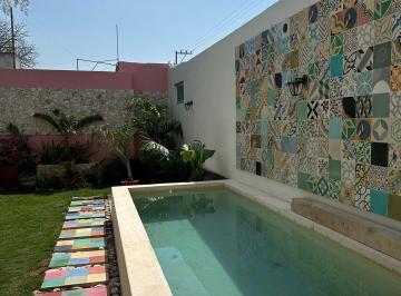 Jardín y Alberca · Casa en Venta en Colonia Centro, Mérida