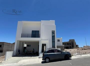 Casa · 290m² · 3 Recámaras · 2 Estacionamientos · Casa en Venta en Altozano