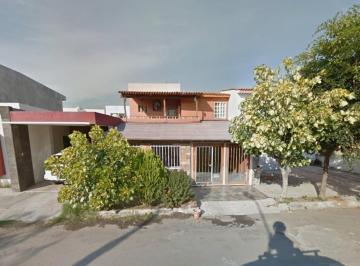 Casa de 4 habitaciones, Manzanillo · Venta de Casa en Colima