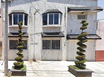 Casa de 4 habitaciones, Venustiano Carranza · Casa en Remate en Venustiano Carranza