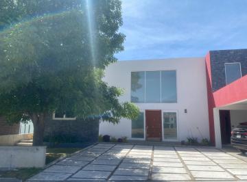 Casa de 4 habitaciones, Huamantla · Casa en Venta con Vista Panorámica Al Club de Golf Huamantla, Tlaxcala.