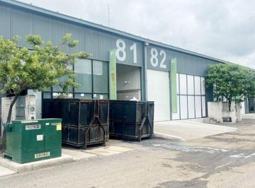 Bodega comercial · 440m² · 4 Estacionamientos · Bodega en Venta en El Marques