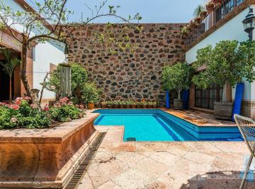 Casa · 530m² · 4 Recámaras · 1 Estacionamiento · Un Tesoro Colonial en El Corazón de Querétaro, Centro Histórico