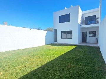 Casa · 180m² · 3 Recámaras · 2 Estacionamientos · Casa en Venta, 3 Recámaras, Tequisquiapan Centro
