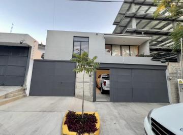 Casa · 405m² · 6 Recámaras · 3 Estacionamientos · Casa en Providencia