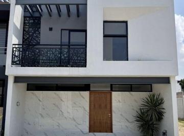 Casa · 189m² · 3 Recámaras · 2 Estacionamientos · Casa en Venta en Coto Castaño