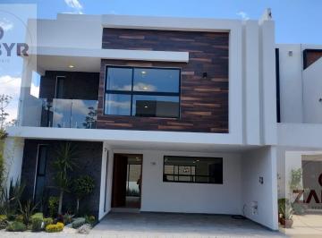 Casa · 351m² · 4 Recámaras · 2 Estacionamientos · Casa - Fraccionamiento Lomas de Angelópolis