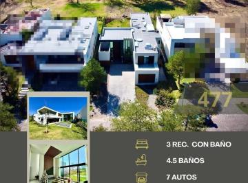 Casa · 999m² · 3 Recámaras · 7 Estacionamientos · Casa en Venta en E Bosque Club de Golf