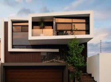 Casa · 526m² · 5 Recámaras · 3 Estacionamientos · Venta Casa en Angelopolis Fraccionamiento San Angel Amueblada