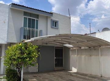 Casa · 120m² · 3 Recámaras · 2 Estacionamientos · Casa en Venta en Colli Urbano