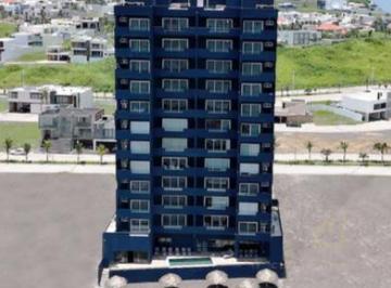 Departamento · 148m² · 2 Recámaras · 2 Estacionamientos · Departamento en Venta en Riviera Veracruzana con Alberca y Acceso Directo a La Playa