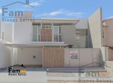 Casa · 380m² · 4 Recámaras · 4 Estacionamientos · Casa en Residencial Valle del Angel II Chihuahua