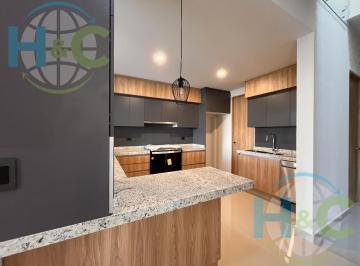 Casa · 327m² · 4 Recámaras · 2 Estacionamientos · Venta de Casa en La Joya, Cumbres del Lago, Queretaro