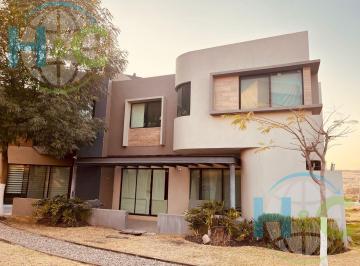 Casa · 327m² · 4 Recámaras · 2 Estacionamientos · Venta de Casa en La Joya, Cumbres del Lago, Queretaro