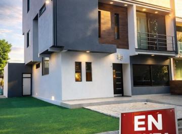 Casa de 4 habitaciones, Irapuato · Oportunidad Única: Residencia con Alberca Privada en San Antonio de Ayala (Ba