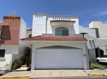 Casa · 300m² · 3 Recámaras · 2 Estacionamientos · Casa en Venta Playas del Conchal