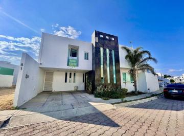 Casa en condominio de 4 habitaciones, San Juan del Río · Casa en Venta en San Juan del Río, Qro.