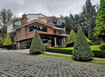 Casa · 920m² · 4 Recámaras · 8 Estacionamientos · Residencia Éstilo Contemporaneo Méxicano en El Club de Golf Valle Escondido, Atizapán