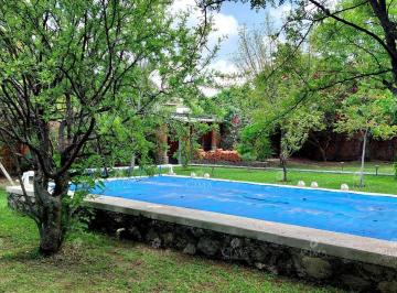 Casa · 326m² · 3 Recámaras · 2 Estacionamientos · Venta Casa en Fraccionamiento Lomas del Sol, Cuernavaca - V371
