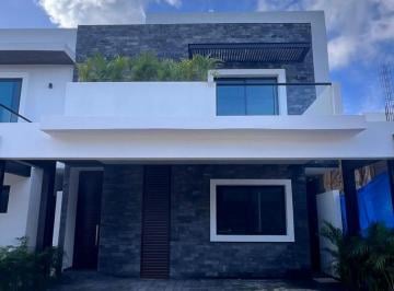Casa · 251m² · 4 Recámaras · 3 Estacionamientos · Casa en Venta en Residencial Rio