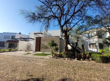 Casa · 383m² · 4 Recámaras · 2 Estacionamientos · Casa Nueva en Venta en Pedregal del Carmen II, Zona Sur, León Gto.