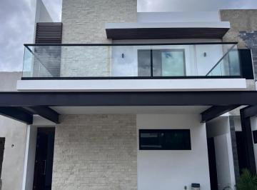 Casa · 251m² · 4 Recámaras · 3 Estacionamientos · Casa en Residencial Rio en Venta