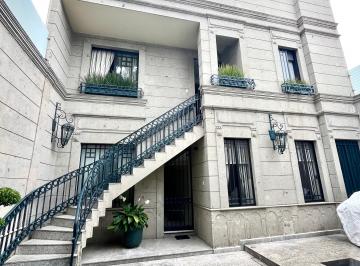 Casa de 6 habitaciones, Alvaro Obregón · Impecable Casa Duplex en Venta Estilo Neoclasico Más un Depto y Roof Garden!