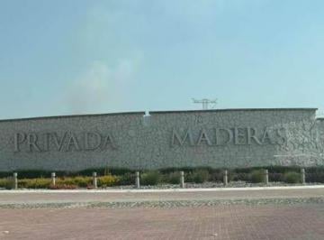 Terreno / Lote , Corregidora · Oportunidad | Traspaso Terreno en Esquina 263.38 m² | Ciudad Maderas Corregidora