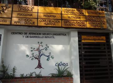 Oficina en Renta de 1 habitación Los Cedros · Renta Espacios Para Consultorios U Oficinas. Sobre Calzada de Las Bombas