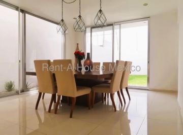 Casa de 5 habitaciones, Querétaro · Venta - Cumbres del Lago. Casa con Sala de Tv y 5 Recámaras con 1 en Planta Baja