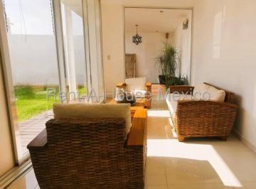 Casa de 5 habitaciones, Querétaro · Casa de 5 Recámaras con 1 en Planta Baja y Sala de Tv - Cumbres del Lago. Venta