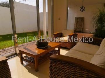 Casa de 5 habitaciones, Querétaro · Cumbres del Lago. Casa con Sala de Tv y 5 Recámaras con 1 en Planta Baja - Venta