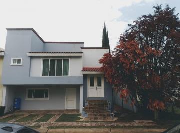 Casa de 3 habitaciones, Zapopan · Casa en Venta en Jardín Real