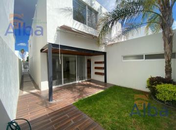 Casa · 210m² · 3 Recámaras · 2 Estacionamientos · Casa en Venta en Campestre Santa Maria Zona Querencia