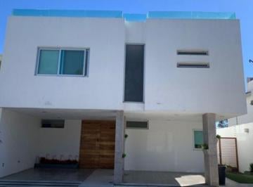 Casa en condominio · 320m² · 4 Recámaras · 3 Estacionamientos · Casa en Venta Santa Fe Bugambilias