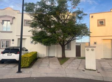 Casa · 233m² · 3 Recámaras · 2 Estacionamientos · Casa en Renta con 3 Recamaras, Brescia, El Marques, Querétaro. Cmz