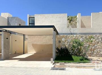 Casa · 182m² · 3 Recámaras · 2 Estacionamientos · Casa Nueva en Venta en Conkal Yucatan en Privada con Amenidades