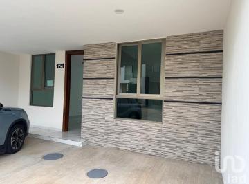 Casa · 160m² · 4 Recámaras · 2 Estacionamientos · Casa en Capital Norte