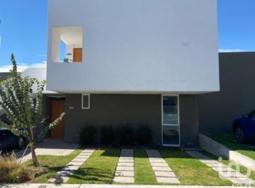 Casa · 114m² · 2 Recámaras · 2 Estacionamientos · Casa en Venta de 1 Piso (Duplex), El Mirador, Queretaro. en Condominio Cerrado El Deseo