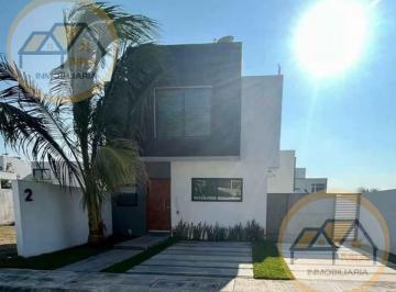 Casa · 200m² · 3 Recámaras · 2 Estacionamientos · Casa en Venta en Residencial Los Manantiales