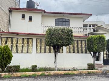 Fachada · Casa en Av de 4 Recamaras "Santa Maria Las Torres C. Izcalli"